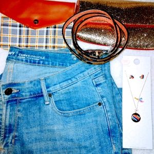 NEW WOMENS SIZE 10 OLD NAVY JEANS,ADJUSTABLE  CHEETAH BELT, JEWELRY SET& 2PURSES